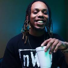 Shana Chase's Instagram, Twitter & Facebook