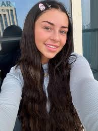 Jeanette Lyons's Instagram, Twitter & Facebook