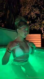 Breckie Hill Leaked Hot tub - Thothub