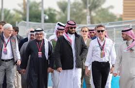 وقال الديوان الملكي في بيان له إنه بعد الاطلاع على النظام الأساسي للحكم، وبعد. Ø¸Ù‡ÙˆØ± Ø§Ø¨Ù† Ø³Ù„Ù…Ø§Ù† Ø¨Ù€ Ø§Ù„Ø¬Ø§ÙƒÙŠØª ÙŠØ«ÙŠØ± ØªÙØ§Ø¹Ù„Ø§ ÙÙŠ Ø§Ù„Ø³Ø¹ÙˆØ¯ÙŠØ© Ø´Ø§Ù‡Ø¯