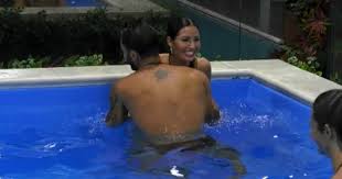 Benvenuto nella pagina della sezione vip dedicata a grande fratello! Grande Fratello Vip Elisabetta Gregoraci Prima Viene Messa All Angolo Poi Il Raptus Di Petrelli In Piscina Succede Di Tutto Libero Quotidiano