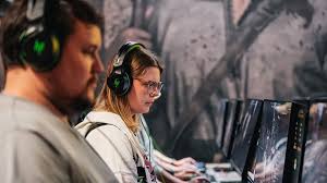 Curvaceous babe blows and inserts BBC - Francia James a master