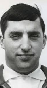 𝗪𝗵𝗮𝘁 𝗔 𝗧'𝗔𝗹𝗹𝗮𝗻'𝘁.. The year was nineteen sixty six and his  career was just startin' when he first played for Aberavon did a man called  Allan Martin. At his hometown club, he