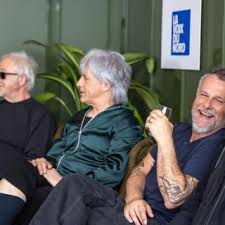 Indochine introduces a new bassist to replace Marc Eliard