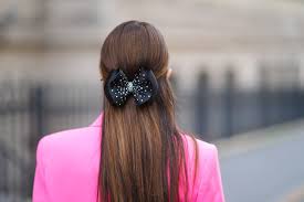 Questo colore, soprattutto se baciato da sole, presenta moltissime sfaccettature che lo rendono luminoso e brillante. I Tagli Di Capelli Castani E Lisci Per L Estate 2021 In Foto