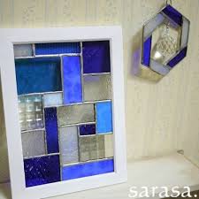 ステンドグラスの幾何学模様のパネル大 青 ステンドグラス 幾何学模様 青いガラス