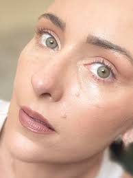 How are you all getting these amazing detail shots of your iris textures?  They're awesome! Always said my eyes are green but they often look grey and  are quite pale… I only