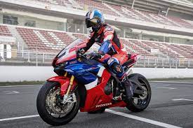 2021 Cbr1000rr R Fireblade Sp Overview Honda The suspension present in front is 43mm inverted option based on the hmas cartridge type which has the telescopic fork which is fitted with the. 2021 cbr1000rr r fireblade sp overview
