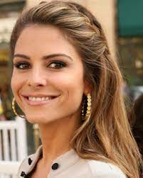 The top and the upper portion of the back and sides are cut the same length, which generally ranges between 5 millimeters (.25 in) and 20 millimetres (.75 in), following the contour of the head. Open Hair Front Braid Hairstyle Novocom Top