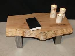 Gamme complète de tables basses très fonctionnelles avec rangements au design moderne parfaites pour votre salon, meubles à commander en ligne pour être livrés à domicile. Table Basse En Bois Massif Et Acier Type Loft Mobilier Industriel Deluxe Creations