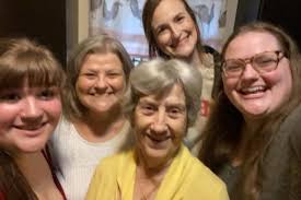 Fundraiser for Julie Mello by Danielle Chaney : Mom's Medical Expenses