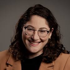 Robin Folsom's Instagram, Twitter & Facebook