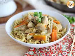 Chow Mein Chao Men Nouilles Chinoises Au Poulet Et Aux Legumes Photo 1 Chow Mein Nouilles Chinoises Nouilles