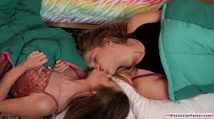 Brunette lesbian pussylicking her straight blonde bestfriend - XNXX.COM