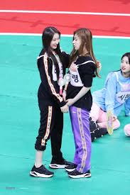 Iz One Chaeyeon Itzy Chaeryeong 190812 Isac Selebritas