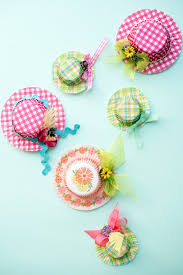 Have kids put on an easter hat, hit the streets, and watch the excitement. Easter Hat Favors Diy