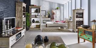 Antik kiefer kommode neben sahne sofa im wohnzimmer cottage. Antike Mobel Versandfrei Kaufen Massivmoebel24