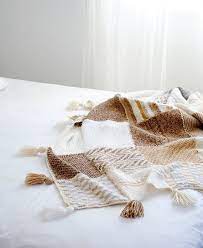 plaid dessus de lit couverture bebe tricot laine par fanfanknits throw baby knitted baby blankets diy crochet