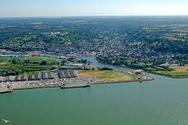 The town has preserved many historic and traditional buildings and houses some interesting museums, churches and monuments. Honfleur Harbor In Honfleur France Harbor Reviews Phone Number Marinas Com