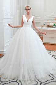 Dieser pinnwand folgen 133 nutzer auf pinterest. Sexy Armellose Weisse Prinzessin Fruhling Brautkleid Mit V Ausschnitt Elegante Brautkleider Mit Niedrigem Rucken Und Gurtel Babyonlinewholesale