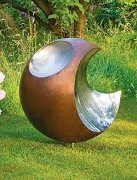 Mușcă Intr O Sferă De Cupru Trei Curbe Concave Din Oțel Inoxidabil Lustruit Oglinda Creează Supra Metal Sculptures Garden Stainless Steel Sculpture Sculpture