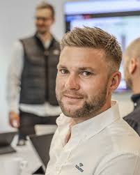 Vet du varför vi heter just Karaten? 💎 En av våra grundare, Carsten Nilsson,  blev 1979 intervjuad av tidningen Barometern i Kalmar kring en  ombyggnation. Journalisten stavade hans namn fel till Caraten –