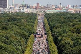 Check spelling or type a new query. Reichsflagge Und Hippies Tausende Gegen Corona Auflagen Berlin De