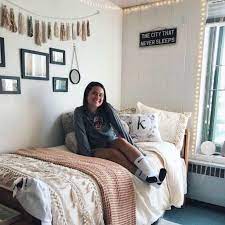20 College Dorm Room Ideas To Channel Your Inner Minimalist With Dorm Room Designs Minimalist Dorm Dorm Room Decor