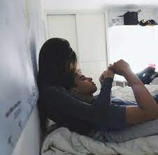 une jeune couple image couple photo amoureux belle couple plage chambre photo couple lit jeunes idee photo photo couple photos de la relation photos amoureux