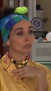 Se le escapa una rata a Vanessa 🫣 #Vecinos #comedia #DoñaMagda