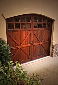 Pin Von Phil Auf Graragen Tore Holzgarage Hauswand Garagentor