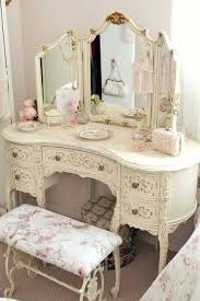 Pin By Ali Furn On Shabby Style Mobel Schonheiten Shabby Chic Decor Bedroom Shabby Chic Romantic Bedroom Chic Bedroom Decor