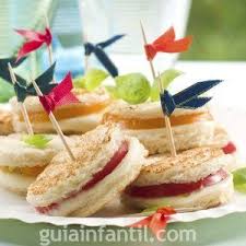 Antes de compartir la cocina con los niños, verificar si no hay objetos o muebles que puedan representar un riesgo para los pequeños. Canapes Faciles Y Rapidos Para Una Fiesta Infantil Receta Comidas Para Fiestas Infantiles Comida Para Cumpleanos Desayuno Para Ninos