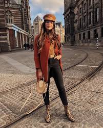 La meilleure façon de s'inspirer pour un nouveau look est de tout simplement se balader dans les rues des grandes capitales européennes et d'explorer les magnifiques tenues des passants. Epingle Sur Look