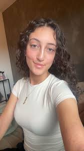 Hi! I'm looking for a job at a show jumping stable, preferably with the  option to live on-site. I have previously worked at a riding school as a  stable girl, where I