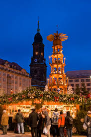Christmas Pyramid At The Striezelmarkt In Dresden Because Em Can Dream Righ Deutsche Weihnachtsmarkte Weihnachten In Deutschland Weihnachtsmarkte Deutschland