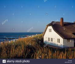 Direkt am kilometerlangen ostseestrand der flachabfallenden hohwachter bucht liegt ihr hotel haus am meer. Haus Am Meer In Ahrenshoop Mecklenburg Vorpommern Darss Ostsee Deutschland Europa Foto Willy Matheisl Stockfotografie Alamy