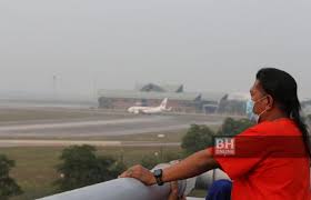 Kehadiran ribuan pohon yang tersebar di seluruh kl dan selangor dalam konsentrasi yang sumber utama pencemaran udara di kl adalah kendaraan bermotor (70%): Jerebu Di Johan Setia Semakin Teruk