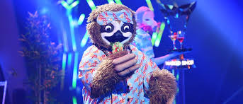 Das küken startet im trailer seinen ersten flugversuch. Vor Sendestart The Masked Singer Figuren Als Pluschtiere Promiflash De
