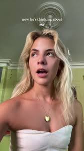 i cant stop singing this song………🤍 ☕️ @Sabrina Carpenter #esspresso #cover  #acoustic #sabrinacarpenter #folklore #piano