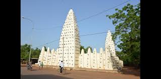 الهجوم الإرهابي شمال بوركينا فاسو. Ù…Ø³Ø¬Ø¯ Ø¯ÙŠÙˆÙ„Ø§Ø³ÙˆØ¨Ø§ ÙÙŠ Ø¨ÙˆØ±ÙƒÙŠÙ†Ø§ ÙØ§Ø³Ùˆ ÙˆØ¬Ù‡Ø© Ø§Ù„Ù…Ø³Ù„Ù…ÙŠÙ† Ø§Ù„Ù…ÙØ¶Ù„Ø© Ø¹Ù„Ù‰ Ù…Ø¯Ù‰ 135 Ø¹Ø§Ù…Ø§ Ø§Ù„Ø®Ù„ÙŠØ¬ Ø£ÙˆÙ†Ù„Ø§ÙŠÙ†