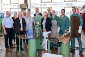 Basierend auf 1 gehältern, die von mitarbeitern als ausbildung bei currenta in leverkusen gepostet wurden. Leverkusen Bild Currenta Ausbildung Dormagen