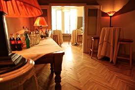 Restaurant cu specific internațional din centrul vechi pe ialoc. Grand Cafe Van Gogh Coffee Cakes Tea Bucharest