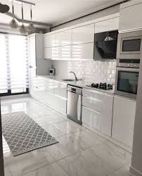 La utilización de cerámica para decorar o revestir los edificios se remonta muchos años antes de cristo, ya los egipcios utilizaban piezas de arcilla con ornamentos y motivos. Tipos De Azulejos Para Cocinas Modernas Casa Web
