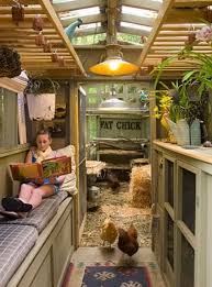 Before You Decide To Own Chicken On Your Home You Need To Provide Their Home First These Beautiful Chic Chicken Coop Pallets Chicken Barn Chickens Backyard