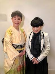 加藤登紀子（1997年）アルバム「tokiko・cry 美しい昔」に収録。 天童よしみ（2003年、2004年） 島津亜矢（2005年）アルバム「bs 日本の歌iii」に収録。 芹洋子; å¾¹å­ã®éƒ¨å±‹ å³¶æ´¥äºœçŸ¢ ã«é­…ã›ã‚‰ã‚Œã¦
