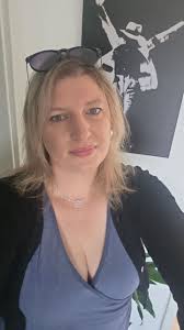 Hi everyone! 👋 I'm 41 I live in Devon. Looking to chat and make new  friends as my circle is very small. Im awesomely hilarious and more humans  need to experience MY