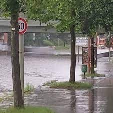 In der nacht ist es wolkig und die temperatur fällt auf 14°c. Jahrhundert Uberschwemmung Pegel Sinken Langsam Radio Leverkusen