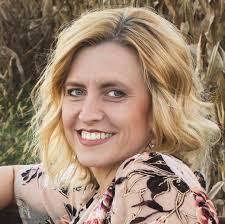 Mandy Hinrichsen's Instagram, Twitter & Facebook