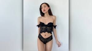 Clara Dao Lip Slip At The Start - YTboob